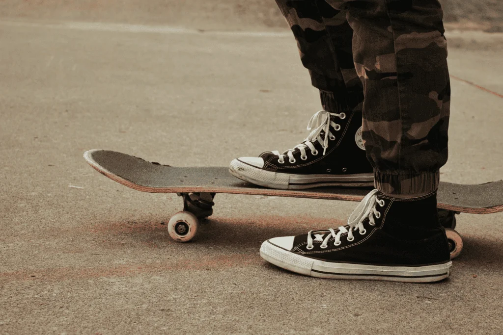 Black-converse-1024x683